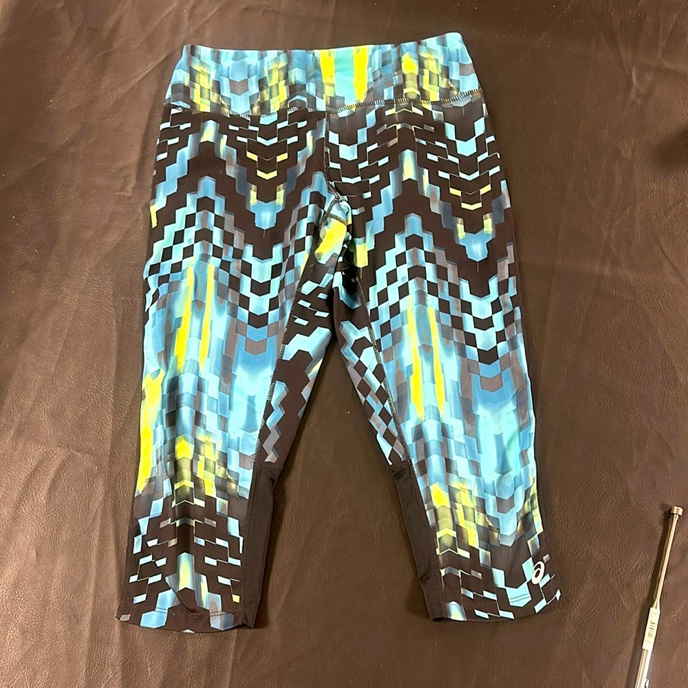 ASICS athletic capris   Size M